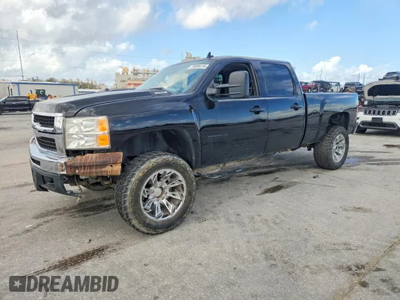 ✅ 2009 Chevrolet Silverado 1500 • VIN: 1GCHC63K79F118406 • Lot: 79588415. Wystawiony na Copart z przebiegiem 159 379 mil. Bezpłatny archiwum sprzedaży aukcyjnych z USA i szczegółowy raport historii pojazdu na DreamBid. Zdjęcie 1.
