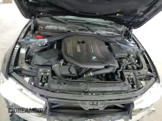 ✅ 2017 BMW 3 Series 340i • VIN: WBA8B3G32HNU36343 • Lot: 69084085. Wystawiony na Copart z przebiegiem 56 226 mil. Bezpłatny archiwum sprzedaży aukcyjnych z USA i szczegółowy raport historii pojazdu na DreamBid. Zdjęcie 13.