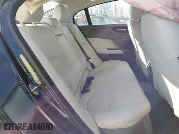 ✅ 2017 Jaguar XE 35t Premium • VIN: SAJAD4BV6HA976459 • Lot: 44028858. Wystawiony na IAAI z przebiegiem 79 865 mil. Bezpłatny archiwum sprzedaży aukcyjnych z USA i szczegółowy raport historii pojazdu na DreamBid. Zdjęcie 8.