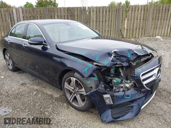✅ 2020 Mercedes-Benz E 350 • VIN: WDDZF8EB4LA701398 • Lot: 45050025. Wystawiony na IAAI z przebiegiem 32 695 mil. Bezpłatny archiwum sprzedaży aukcyjnych z USA i szczegółowy raport historii pojazdu na DreamBid. Zdjęcie 1.