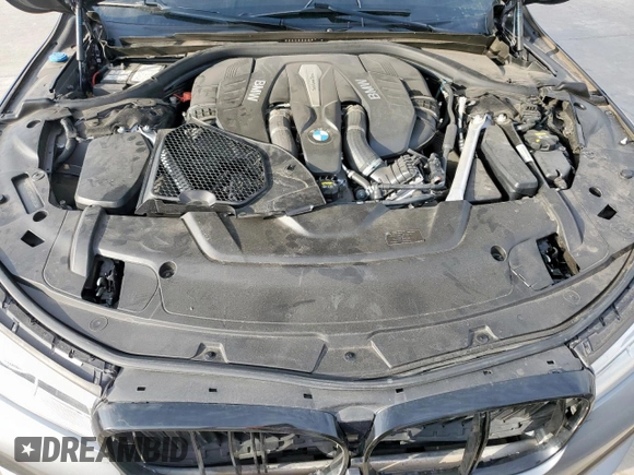 ✅ 2018 BMW 7 Series 750i • VIN: WBA7F0C52JGM23950 • Lot: 61341985. Wystawiony na Copart z przebiegiem 70 268 mil. Bezpłatny archiwum sprzedaży aukcyjnych z USA i szczegółowy raport historii pojazdu na DreamBid. Zdjęcie 11.