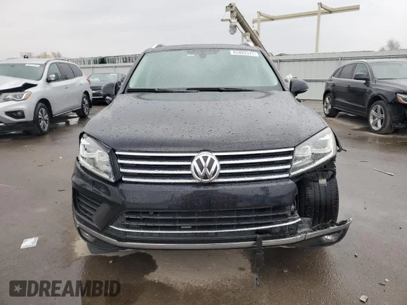 ✅ 2015 Volkswagen Touareg Sport • VIN: WVGEF9BP9FD005049 • Лот: 45403373. Опубліковано раніше на Copart з пробігом 128 003 миль. Безкоштовний доступ до архіву аукціонних продажів зі США та докладний звіт про історію автомобіля на DreamBid. Зображення 5.