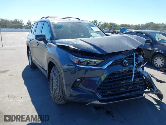 ✅ 2025 Toyota Highlander XLE • VIN: 5TDAAAA50SS034702 • Lot: 44208198. Listed on IAAI with 2,621 mi. Free auction sales archive from the USA and detailed vehicle history report at DreamBid. Image 1.