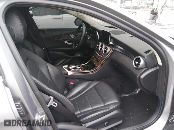 ✅ 2015 Mercedes-Benz C 300 • VIN: 55SWF4KB5FU041876 • Lot: 44423470. Wystawiony na IAAI z przebiegiem 104 078 mil. Bezpłatny archiwum sprzedaży aukcyjnych z USA i szczegółowy raport historii pojazdu na DreamBid. Zdjęcie 5.