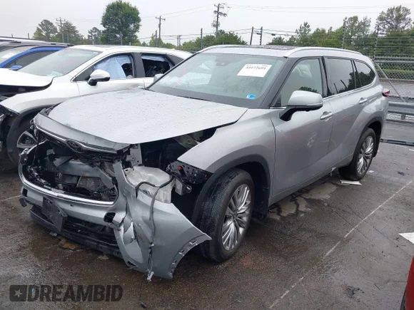 ✅ 2024 Toyota Highlander XLE • VIN: 5TDKDRBHXRS534203 • Лот: 45172691. Опубліковано раніше на IAAI з пробігом 18 239 миль. Безкоштовний доступ до архіву аукціонних продажів зі США та докладний звіт про історію автомобіля на DreamBid. Зображення 2.