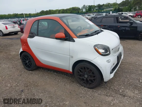 ✅ 2016 Smart fortwo Passion • VIN: WMEFJ5DA0GK068810 • Lot: 42344913. Wystawiony na IAAI z przebiegiem 68 724 mil. Bezpłatny archiwum sprzedaży aukcyjnych z USA i szczegółowy raport historii pojazdu na DreamBid. Zdjęcie 1.