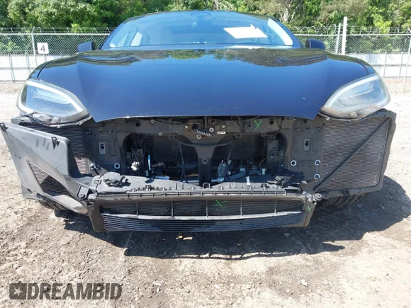 ✅ 2017 Tesla Model S 60 • VIN: 5YJSA1E15HF204318 • Lot: 45106214. Wystawiony na IAAI z przebiegiem 106 463 mil. Bezpłatny archiwum sprzedaży aukcyjnych z USA i szczegółowy raport historii pojazdu na DreamBid. Zdjęcie 6.