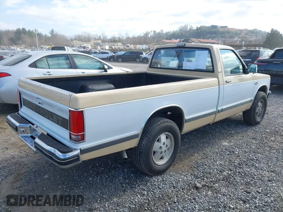 ✅ 1987 Chevrolet S10 • VIN: 1GCDT14R6H2165929 • Lot: 44004718. Wystawiony na IAAI z przebiegiem 281 958 mil. Bezpłatny archiwum sprzedaży aukcyjnych z USA i szczegółowy raport historii pojazdu na DreamBid. Zdjęcie 4.