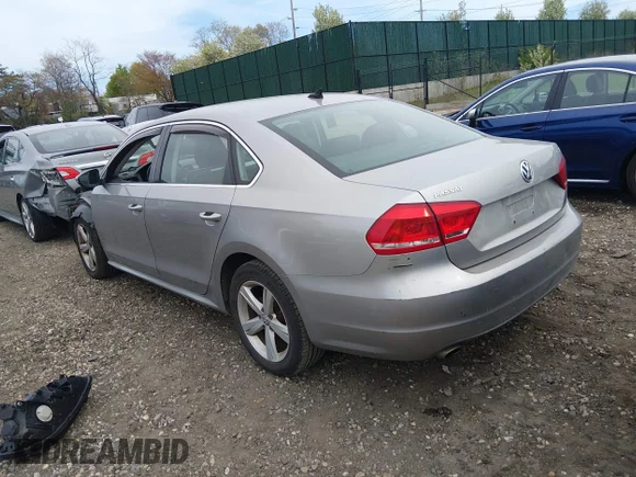 ✅ 2012 Volkswagen Passat SE • VIN: 1VWBP7A33CC041745 • Lot: 44959030. Wystawiony na IAAI z przebiegiem 152 616 mil. Bezpłatny archiwum sprzedaży aukcyjnych z USA i szczegółowy raport historii pojazdu na DreamBid. Zdjęcie 3.