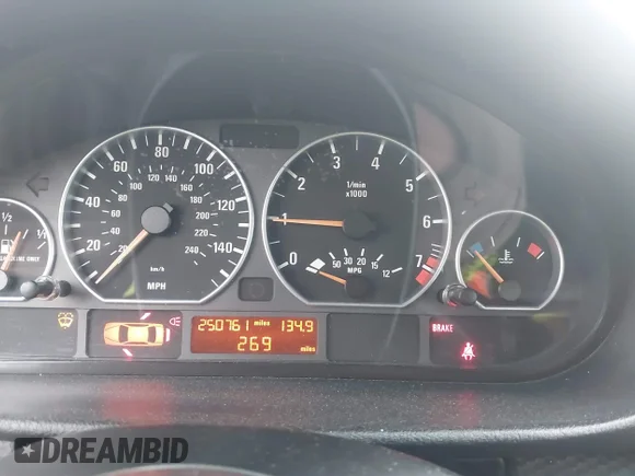 ✅ 2005 BMW 3 Series 330i • VIN: WBAEV53405KM08400 • Лот: 45424293. Опубліковано раніше на IAAI з пробігом 250 761 миль. Безкоштовний доступ до архіву аукціонних продажів зі США та докладний звіт про історію автомобіля на DreamBid. Зображення 7.