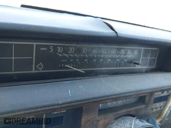 ✅ 1988 Cadillac DeVille • VIN: 1G6CD5155J4332134 • Lot: 43765272. Wystawiony na IAAI z przebiegiem 173 626 mil. Bezpłatny archiwum sprzedaży aukcyjnych z USA i szczegółowy raport historii pojazdu na DreamBid. Zdjęcie 7.