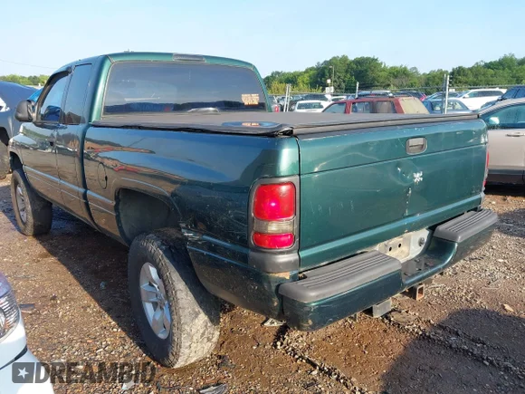 ✅ 2000 Dodge 1500 • VIN: 1B7HF13Z7YJ111183 • Lot: 45558224. Wystawiony na IAAI z przebiegiem 228 253 mil. Bezpłatny archiwum sprzedaży aukcyjnych z USA i szczegółowy raport historii pojazdu na DreamBid. Zdjęcie 3.