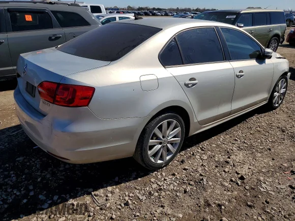✅ 2011 Volkswagen Jetta SE • VIN: 3VWDX7AJ7BM362692 • Lot: 76432535. Wystawiony na Copart z przebiegiem 165 718 mil. Bezpłatny archiwum sprzedaży aukcyjnych z USA i szczegółowy raport historii pojazdu na DreamBid. Zdjęcie 3.