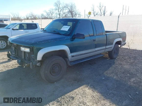 ✅ 1997 Chevrolet Silverado 2500 • VIN: 1GCGK29R7VE106574 • Lot: 44124493. Wystawiony na IAAI z przebiegiem 157 571 mil. Bezpłatny archiwum sprzedaży aukcyjnych z USA i szczegółowy raport historii pojazdu na DreamBid. Zdjęcie 2.