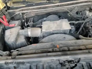 ✅ 2021 Chevrolet Silverado 2500HD Custom • VIN: 1GC4YME72MF190975 • Lot: 85331215. Wystawiony na Copart z przebiegiem 109 047 mil. Bezpłatny archiwum sprzedaży aukcyjnych z USA i szczegółowy raport historii pojazdu na DreamBid. Zdjęcie 15.