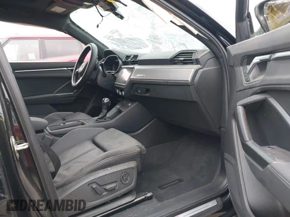 ✅ 2021 Audi Q3 S line Premium • VIN: WA1DECF37M1076315 • Lot: 42715473. Wystawiony na IAAI z przebiegiem 47 352 mil. Bezpłatny archiwum sprzedaży aukcyjnych z USA i szczegółowy raport historii pojazdu na DreamBid. Zdjęcie 5.