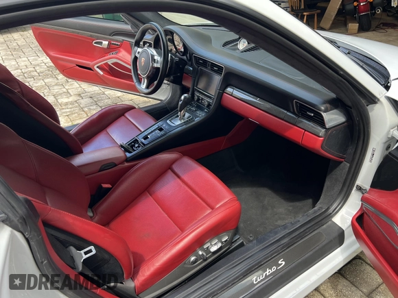 ✅ 2015 Porsche 911 Turbo S • VIN: WP0AD2A98FS166930 • Lot: 43402799. Wystawiony na IAAI z przebiegiem 90 627 mil. Bezpłatny archiwum sprzedaży aukcyjnych z USA i szczegółowy raport historii pojazdu na DreamBid. Zdjęcie 5.