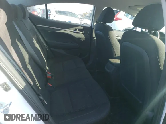 ✅ 2019 Hyundai Elantra SE • VIN: 5NPD74LF3KH477726 • Lot: 70916182. Wystawiony na Copart z przebiegiem 34 463 mil. Bezpłatny archiwum sprzedaży aukcyjnych z USA i szczegółowy raport historii pojazdu na DreamBid. Zdjęcie 10.
