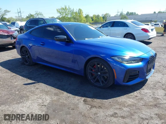 ✅ 2024 BMW 4 Series M440i xDrive • VIN: WBA13AR04RCN59855 • Лот: 43239533. Опубліковано раніше на IAAI з пробігом 27 779 миль. Безкоштовний доступ до архіву аукціонних продажів зі США та докладний звіт про історію автомобіля на DreamBid. Зображення 1.