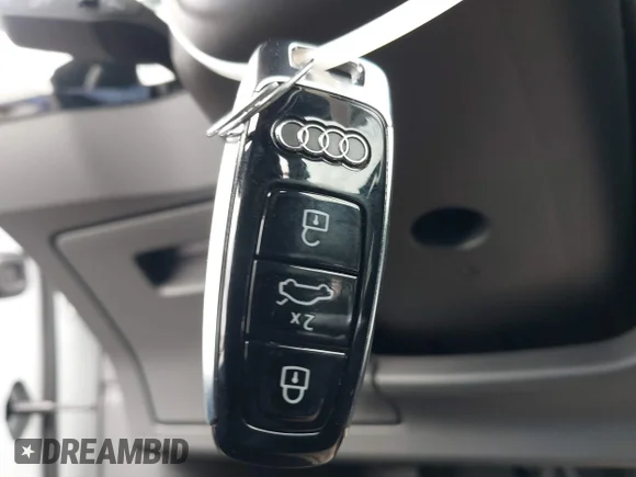 ✅ 2024 Audi Q8 e-tron Premium Plus • VIN: WA15AAGE5RB050074 • Lot: 45054045. Wystawiony na IAAI z przebiegiem 19 089 mil. Bezpłatny archiwum sprzedaży aukcyjnych z USA i szczegółowy raport historii pojazdu na DreamBid. Zdjęcie 11.