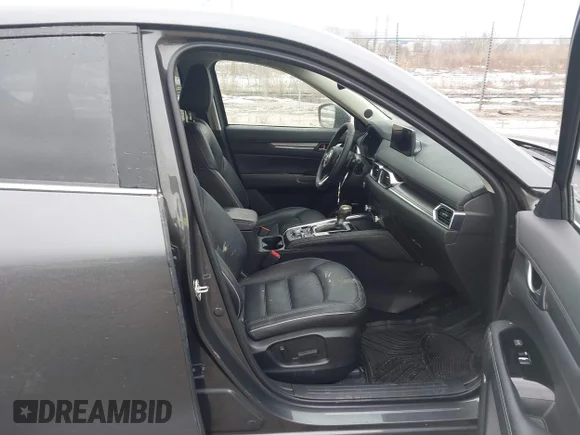 ✅ 2024 Mazda CX-5 S Premium Plus • VIN: JM3KFBELXR0531183 • Lot: 44399256. Wystawiony na IAAI z przebiegiem 15 916 mil. Bezpłatny archiwum sprzedaży aukcyjnych z USA i szczegółowy raport historii pojazdu na DreamBid. Zdjęcie 5.