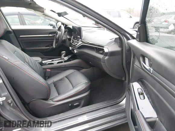 ✅ 2024 Nissan Altima SR • VIN: 1N4BL4CV0RN326014 • Lot: 44074874. Wystawiony na IAAI z przebiegiem 30 266 mil. Bezpłatny archiwum sprzedaży aukcyjnych z USA i szczegółowy raport historii pojazdu na DreamBid. Zdjęcie 5.