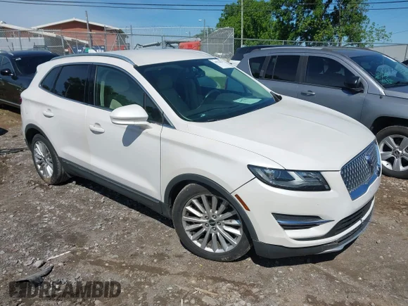 ✅ 2019 Lincoln MKC Standard • VIN: 5LMCJ1C98KUL21654 • Lot: 44976831. Listed on IAAI with 58,820 mi. Free auction sales archive from the USA and detailed vehicle history report at DreamBid. Image 1.