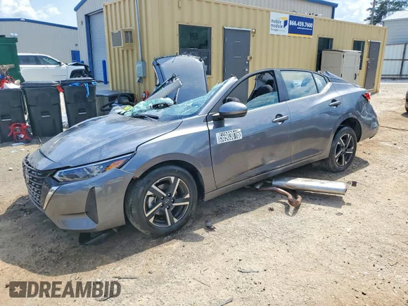 ✅ 2025 Nissan Sentra SV • VIN: 3N1AB8CV3SY390737 • Lot: 56903016. Wystawiony na Copart z przebiegiem 22 116 mil. Bezpłatny archiwum sprzedaży aukcyjnych z USA i szczegółowy raport historii pojazdu na DreamBid. Zdjęcie 1.