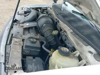 ✅ 1998 Ford Econoline Cargo • VIN: 1FTRE1427WHB61773 • Lot: 43277411. Wystawiony na IAAI z przebiegiem 201 098 mil. Bezpłatny archiwum sprzedaży aukcyjnych z USA i szczegółowy raport historii pojazdu na DreamBid. Zdjęcie 20.