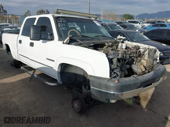 ✅ 2006 Chevrolet Silverado 2500HD LT1 • VIN: 1GCHK23U96F121414 • Lot: 41686044. Wystawiony na IAAI z przebiegiem 165 248 mil. Bezpłatny archiwum sprzedaży aukcyjnych z USA i szczegółowy raport historii pojazdu na DreamBid. Zdjęcie 1.
