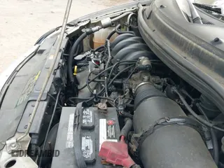 ✅ 2003 Ford Windstar • VIN: 2FMDA50413BB66783 • Lot: 41891592. Wystawiony na IAAI z przebiegiem 244 464 mil. Bezpłatny archiwum sprzedaży aukcyjnych z USA i szczegółowy raport historii pojazdu na DreamBid. Zdjęcie 19.