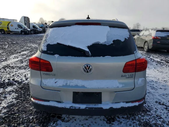 ✅ 2012 Volkswagen Tiguan S • VIN: WVGBV7AX4CW597827 • Lot: 73230345. Wystawiony na Copart z przebiegiem 156 763 mil. Bezpłatny archiwum sprzedaży aukcyjnych z USA i szczegółowy raport historii pojazdu na DreamBid. Zdjęcie 6.