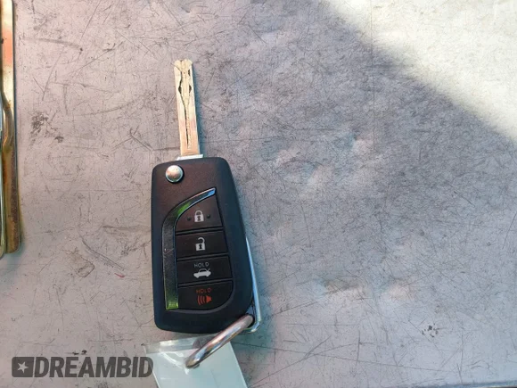 ✅ 2021 Toyota Camry LE • VIN: 4T1C11AK8MU557877 • Lot: 44893246. Wystawiony na IAAI z przebiegiem 184 985 mil. Bezpłatny archiwum sprzedaży aukcyjnych z USA i szczegółowy raport historii pojazdu na DreamBid. Zdjęcie 11.