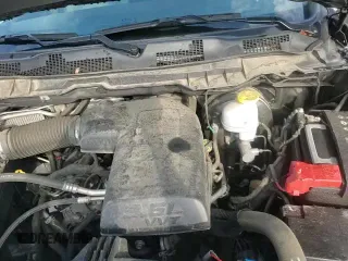 2024 Ram 1500 SLT z VIN 1C6RR6GG5RS137284, wystawiony jako Copart lot #84012535 z przebiegiem 46 110 mil mil oraz Czysty tytuł • Clean title. Historia ofert i sprzedaży dostępna na DreamBid. Obrazek 13.