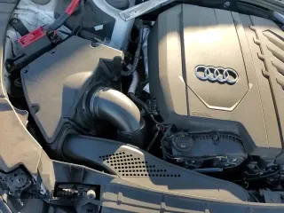 ✅ 2021 Audi A4 S line Premium Plus • VIN: WAUEAAF40MA016568 • Lot: 80582605. Wystawiony na Copart z przebiegiem 40 689 mil. Bezpłatny archiwum sprzedaży aukcyjnych z USA i szczegółowy raport historii pojazdu na DreamBid. Zdjęcie 14.