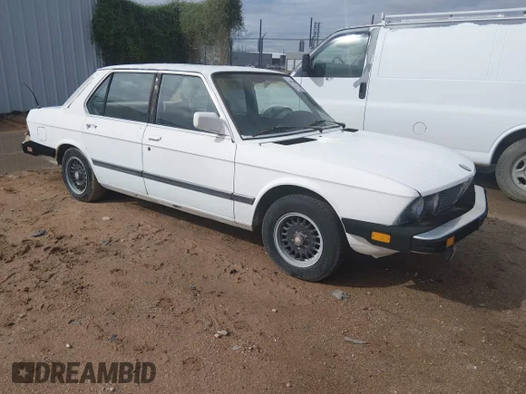 ✅ 1983 BMW 528 - 533 - 633 - 733 528E • VIN: WBADK7303D7956230 • Lot: 44559480. Wystawiony na IAAI z przebiegiem 207 239 mil. Bezpłatny archiwum sprzedaży aukcyjnych z USA i szczegółowy raport historii pojazdu na DreamBid. Zdjęcie 1.