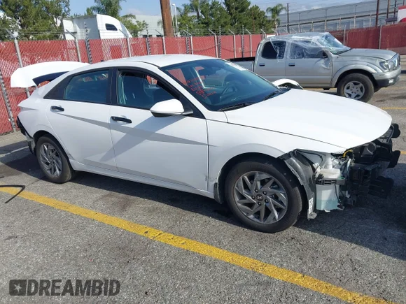 ✅ 2025 Hyundai Elantra Blue • VIN: KMHLM4DJ4SU167450 • Lot: 44892820. Wystawiony na IAAI z przebiegiem 18 141 mil. Bezpłatny archiwum sprzedaży aukcyjnych z USA i szczegółowy raport historii pojazdu na DreamBid. Zdjęcie 1.