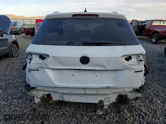 ✅ 2020 Volkswagen Tiguan SE • VIN: 3VV2B7AX8LM151582 • Lot: 75105265. Wystawiony na Copart z przebiegiem 86 706 mil. Bezpłatny archiwum sprzedaży aukcyjnych z USA i szczegółowy raport historii pojazdu na DreamBid. Zdjęcie 6.