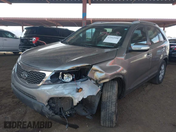 ✅ 2013 Kia Sorento LX • VIN: 5XYKT3A65DG424164 • Лот: 42592950. Опубликован ранее на IAAI с пробегом 112 119 миль. Бесплатный доступ к архиву аукционных продаж из США и подробный отчёт об истории автомобиля на DreamBid. Изображение 6.