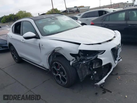 ✅ 2022 Alfa Romeo Stelvio Veloce • VIN: ZASPAKBNXN7D32081 • Lot: 42840845. Wystawiony na IAAI z przebiegiem Nie podano. Bezpłatny archiwum sprzedaży aukcyjnych z USA i szczegółowy raport historii pojazdu na DreamBid. Zdjęcie 1.