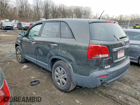 ✅ 2012 Kia Sorento LX • VIN: 5XYKT3A15CG193267 • Лот: 74400265. Опубликован ранее на Copart с пробегом 192 704 миль. Бесплатный доступ к архиву аукционных продаж из США и подробный отчёт об истории автомобиля на DreamBid. Изображение 2.