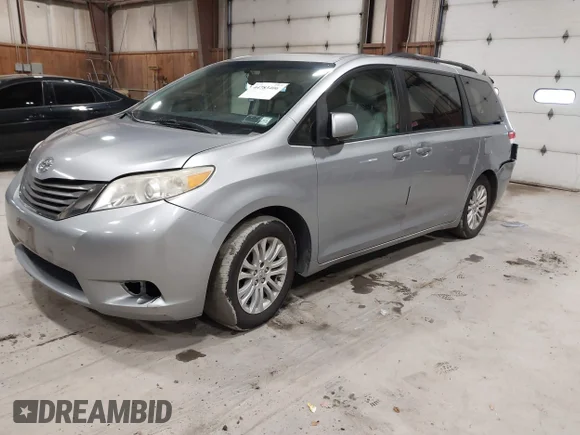 ✅ 2011 Toyota Sienna XLE • VIN: 5TDYK3DC4BS027883 • Lot: 44783406. Wystawiony na IAAI z przebiegiem 289 122 mil. Bezpłatny archiwum sprzedaży aukcyjnych z USA i szczegółowy raport historii pojazdu na DreamBid. Zdjęcie 2.