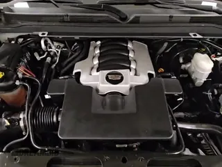 ✅ 2019 Cadillac Escalade Luxury • VIN: 1GYS4BKJ8KR204469 • Lot: 81630925. Wystawiony na Copart z przebiegiem 77 015 mil. Bezpłatny archiwum sprzedaży aukcyjnych z USA i szczegółowy raport historii pojazdu na DreamBid. Zdjęcie 15.