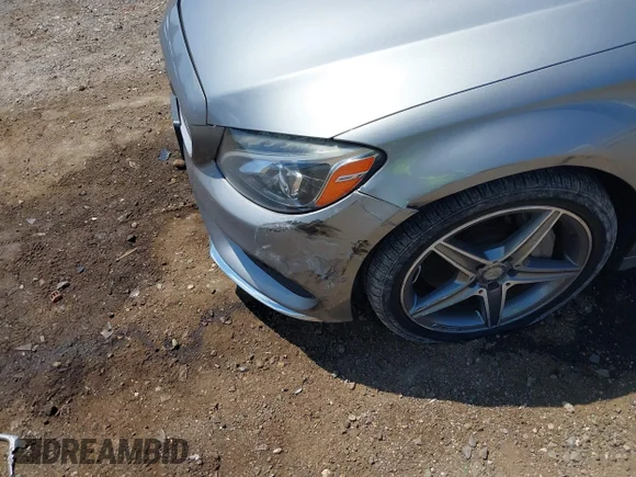 ✅ 2015 Mercedes-Benz C 300 Luxury • VIN: 55SWF4KB3FU086377 • Лот: 42744245. Опубліковано раніше на IAAI з пробігом 137 438 миль. Безкоштовний доступ до архіву аукціонних продажів зі США та докладний звіт про історію автомобіля на DreamBid. Зображення 6.