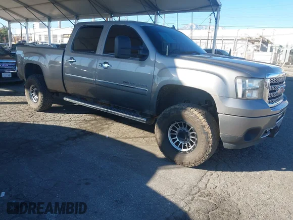 ✅ 2013 GMC Sierra 2500HD Denali • VIN: 1GT125E84DF146527 • Лот: 43764001. Опубликован ранее на IAAI с пробегом 171 648 миль. Бесплатный доступ к архиву аукционных продаж из США и подробный отчёт об истории автомобиля на DreamBid. Изображение 1.