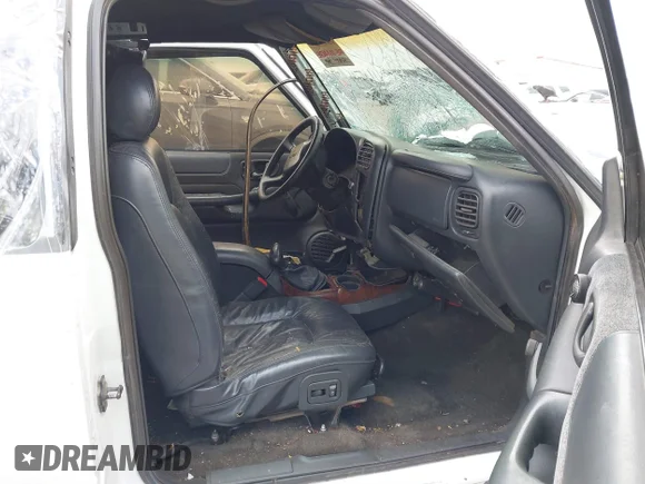 ✅ 1998 Chevrolet S-10 LS • VIN: 1GCCS19X2W8244465 • Lot: 41546730. Wystawiony na IAAI z przebiegiem Nie podano. Bezpłatny archiwum sprzedaży aukcyjnych z USA i szczegółowy raport historii pojazdu na DreamBid. Zdjęcie 5.