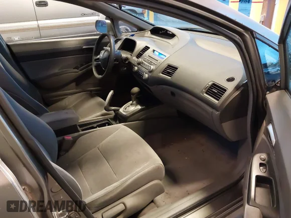 ✅ 2006 Honda Civic LX • VIN: 1HGFA16556L037831 • Lot: 43958120. Wystawiony na IAAI z przebiegiem 241 016 mil. Bezpłatny archiwum sprzedaży aukcyjnych z USA i szczegółowy raport historii pojazdu na DreamBid. Zdjęcie 5.