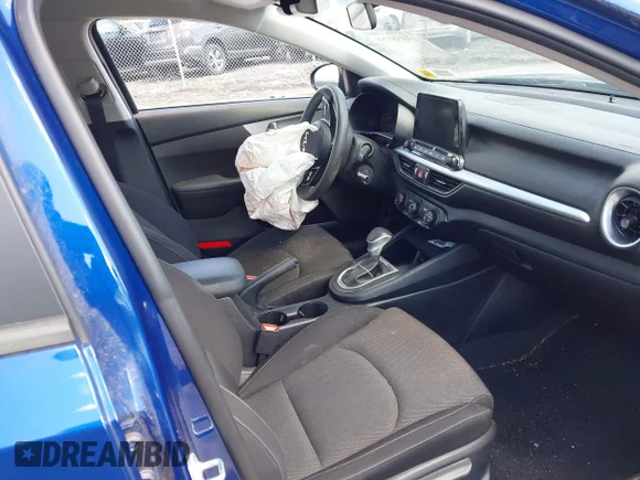 ✅ 2023 Kia Forte LXS • VIN: 3KPF24AD3PE694374 • Lot: 45058988. Wystawiony na IAAI z przebiegiem 142 582 mil. Bezpłatny archiwum sprzedaży aukcyjnych z USA i szczegółowy raport historii pojazdu na DreamBid. Zdjęcie 5.