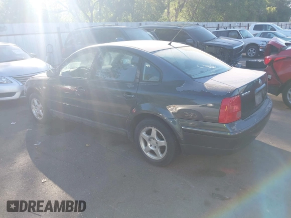 ✅ 2000 Volkswagen Passat GLS • VIN: WVWMA23BXYP357650 • Lot: 42760943. Wystawiony na IAAI z przebiegiem 220 089 mil. Bezpłatny archiwum sprzedaży aukcyjnych z USA i szczegółowy raport historii pojazdu na DreamBid. Zdjęcie 3.