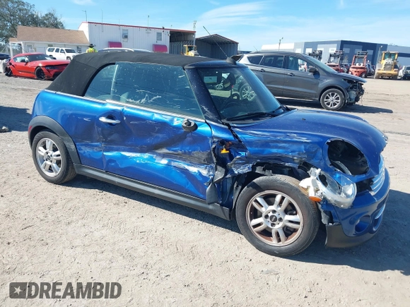 ✅ 2013 MINI Convertible • VIN: WMWZN3C56DT135566 • Lot: 41414064. Wystawiony na IAAI z przebiegiem 58 593 mil. Bezpłatny archiwum sprzedaży aukcyjnych z USA i szczegółowy raport historii pojazdu na DreamBid. Zdjęcie 1.